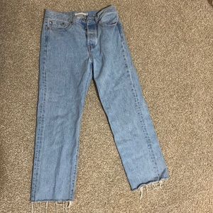 Size 27 Levi’s Straight Distressed Hem Wedgie Straight Jeans Light Wash Button